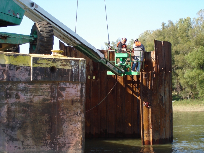 River Terminal & Commercial Dock Services Mainstream Commercial Divers